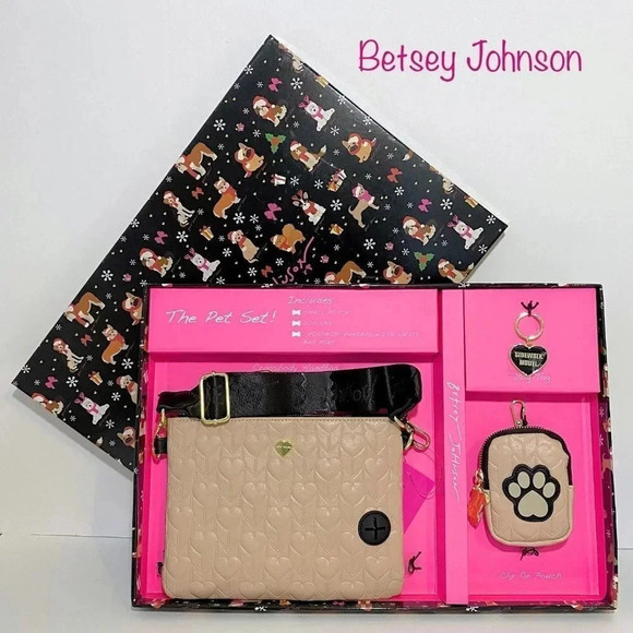 Betsey Johnson The Pet Set Crossbody Bag, Dog Collar Tag & Keychain Pouch - Picture 1 of 7